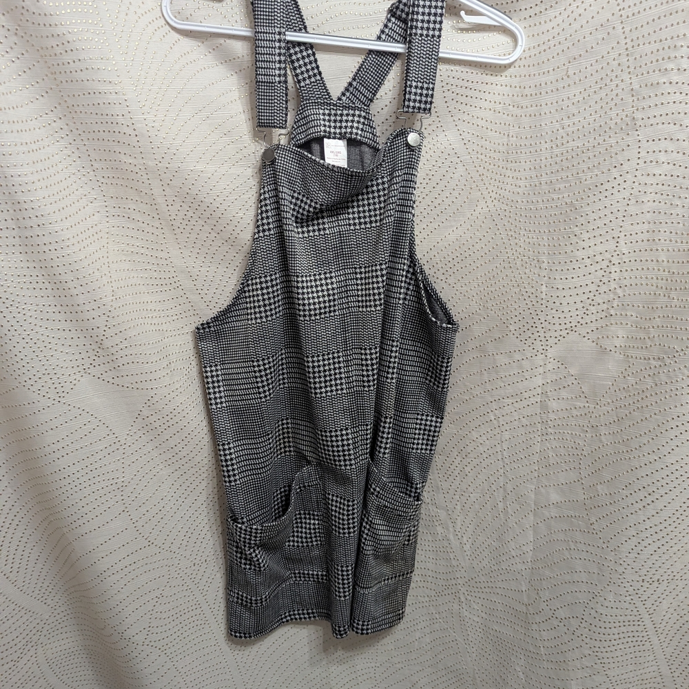 No Boundaries Black and White Houndstooth Garment